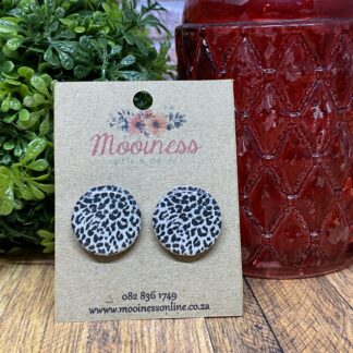 AT5307 Fine Black Leopard Print Wood & Resin Stud Earrings 20mm