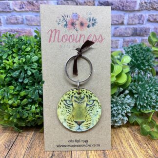 KRM0703 Leopard Face Wood & Resin Keyring 40mm